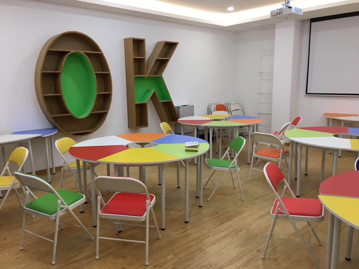 三樓團(tuán)隊(duì)室_惠州市惠陽(yáng)區(qū)心飛翔教育咨詢