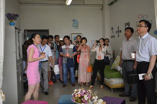 河南省教育廳領(lǐng)導(dǎo)及全省各高校心理健康教育咨詢中心主任蒞臨我院 1 8 成長(zhǎng)加油站參觀交流